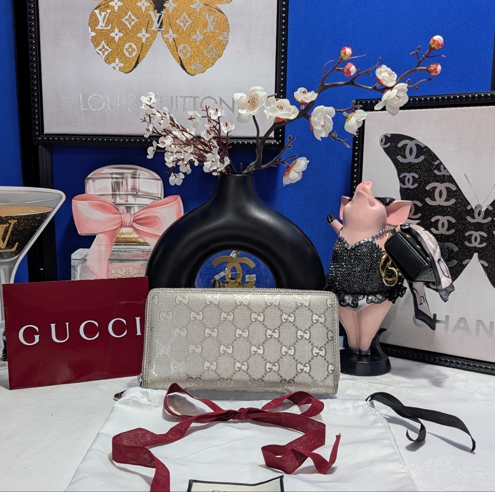 Gucci Silver Leather Monogram Long Zip Around Wallet - RARE🔥